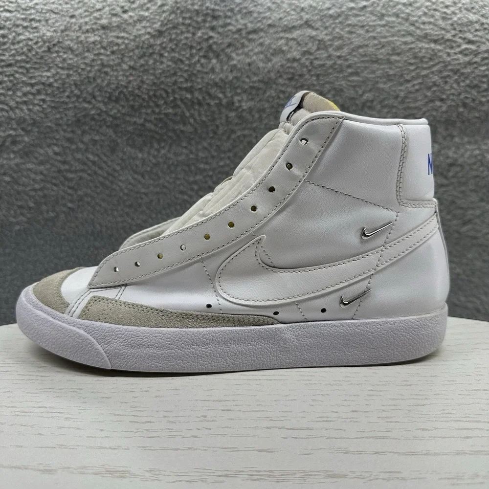 Nike Blazer '77 SE Mid White Metallic Silver CZ4627-100 Women's Size 9